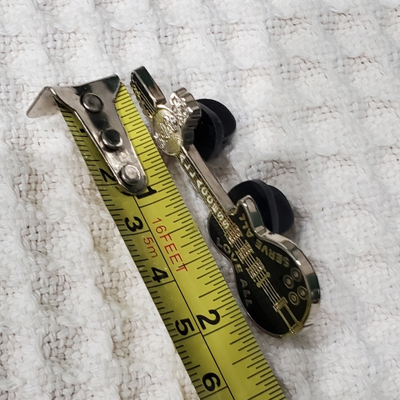 HARD ROCK ALL ACCESS PIN - Picture 5 of 5